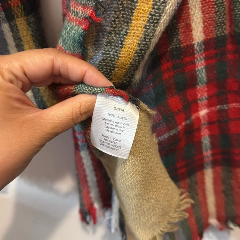 Nordstrom Rack Women’s Tartan Plaid Oversized Scarf Wrap Shawl Blanket - Picture 4 of 7